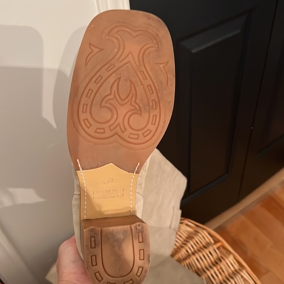 Over the knee beige suede Shelly's boots perfect for your fall look - Picture 2 of 4